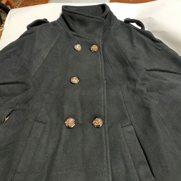 Women's Cape-Style Coat with Bat Sleeves - Picture 6 of 8